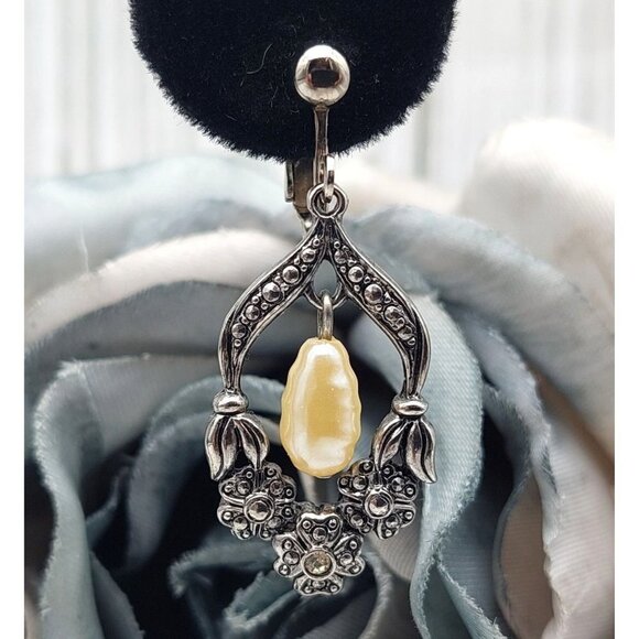 Vintage Silver Tone Drop Dangle Faux Pearl & Floral Hoop Earrings Clip On 1.75" - Picture 7 of 11